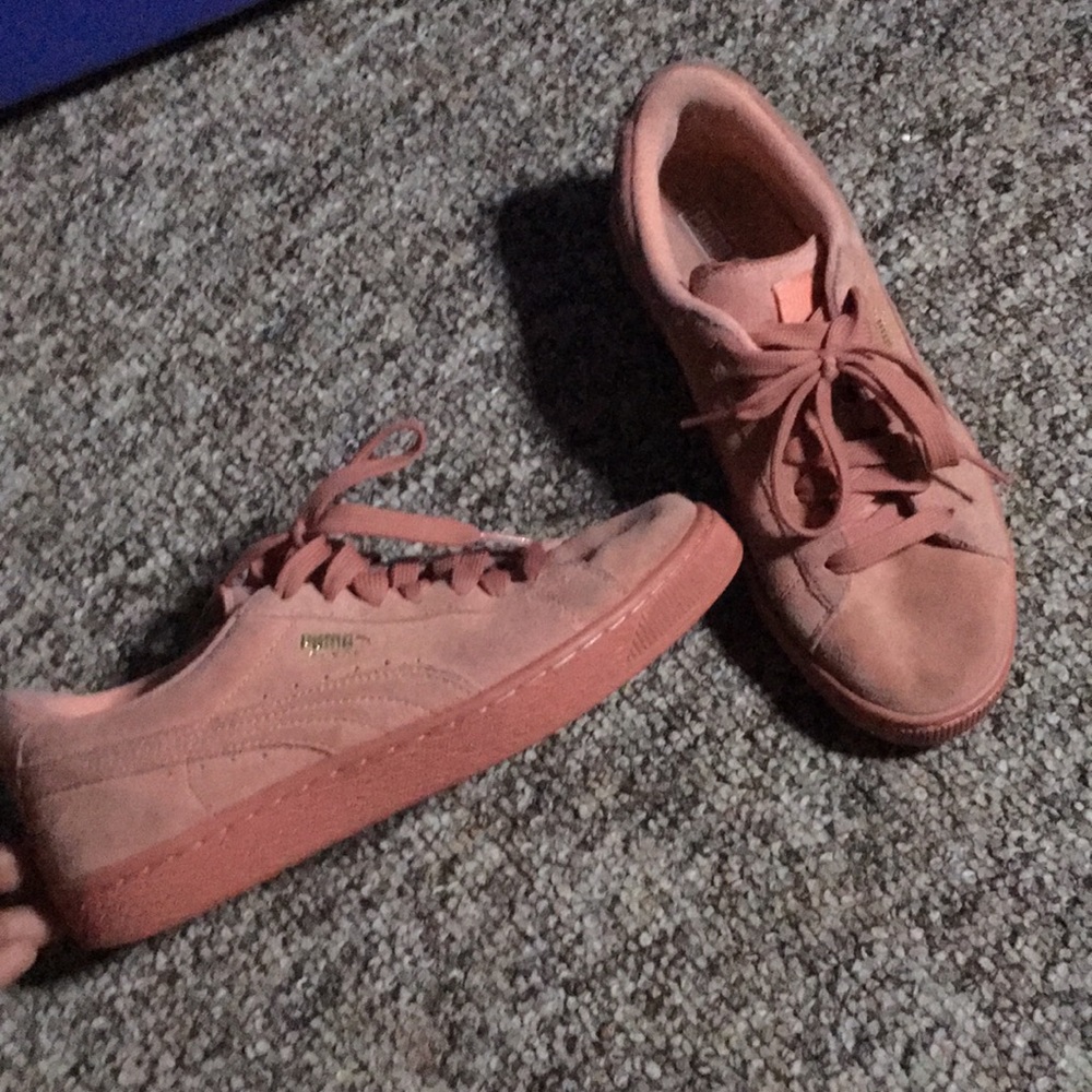 Pink pumas